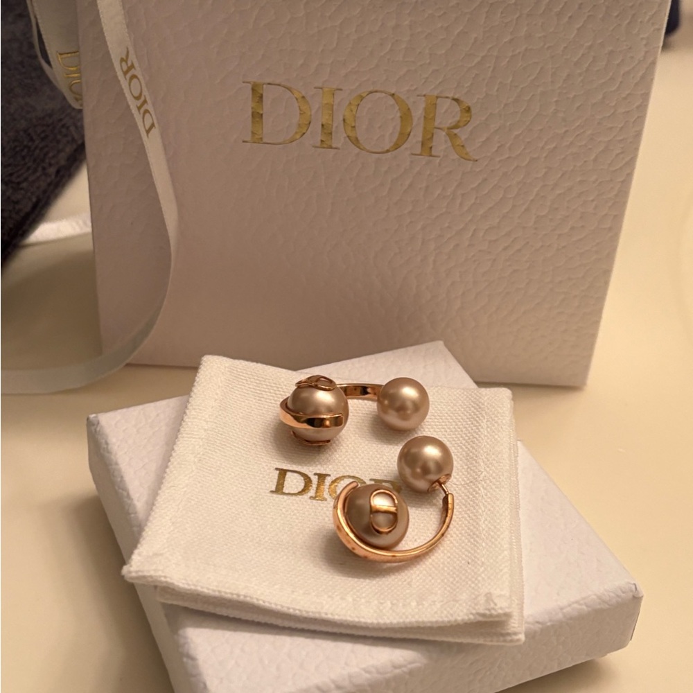 Dior rose Gold Earrings with pearl Design